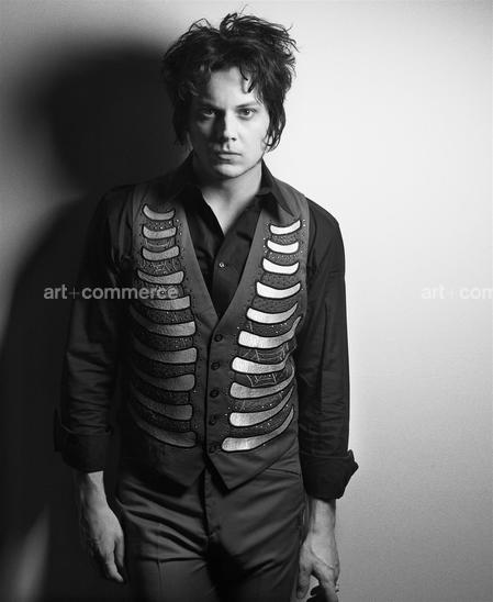 15093 INT 03F CM DQZ30J PG.tif