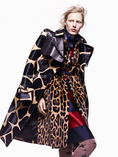 LOVE_200513_JULIA_BURBERRY_034 f5 Crop.tif