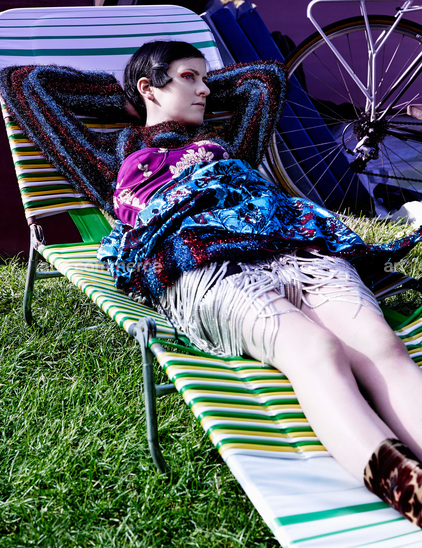 SHOT_35_LOVE_AW15_DAISY_086 f3 Bleed.jpg