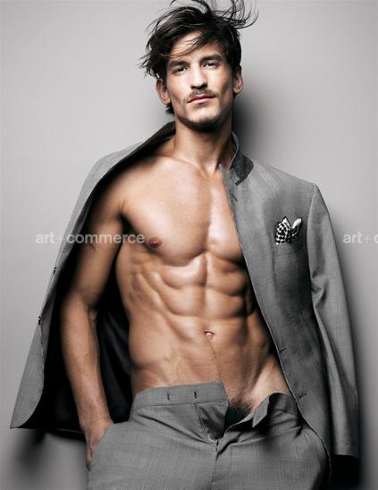 VOGUE_HOMME_12213_SHOT_3_060 f3 crop.tif