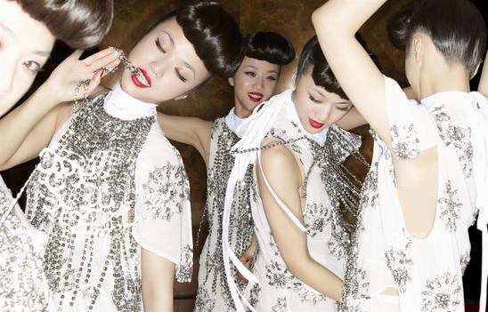 S_CHVO_231008_shot9 f7 cmyk