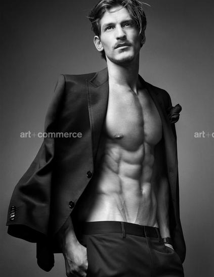 VOGUE_HOMME_12213_SHOT_2_106 f4 crop.tif